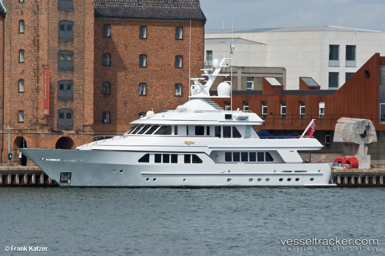 Lucky-Us - Yacht