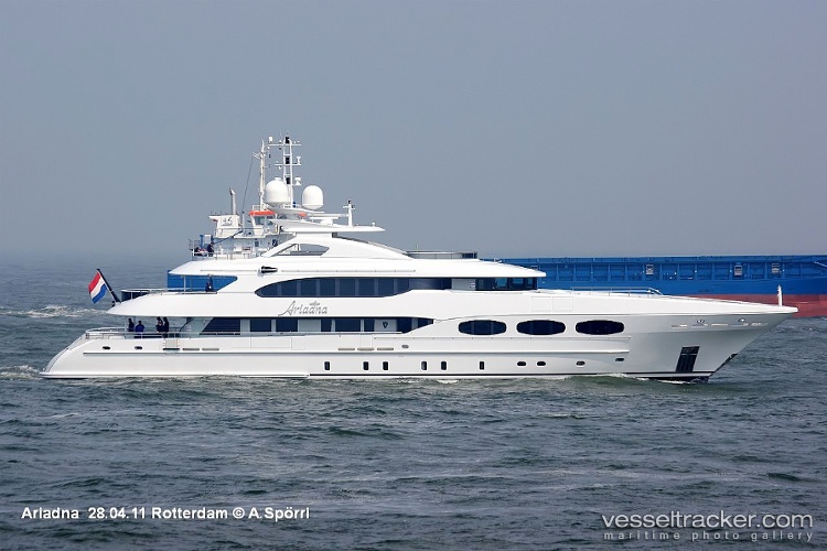 Cryst4p - Service Ship vessel