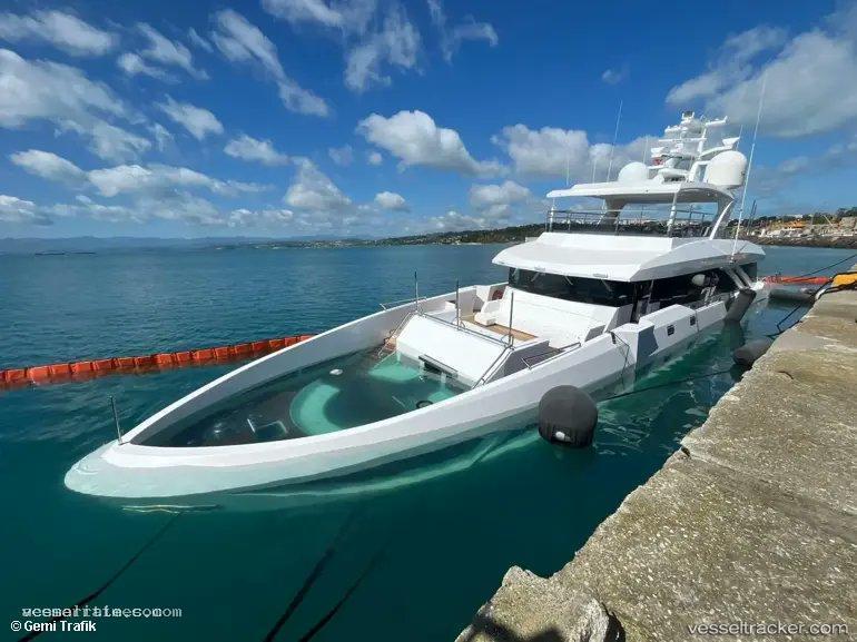 Familia - Sailing Vessel