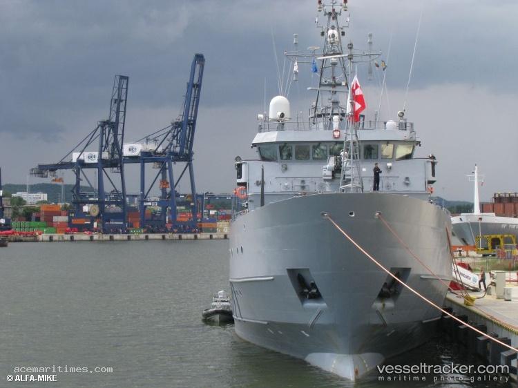 Nato-Warship - 