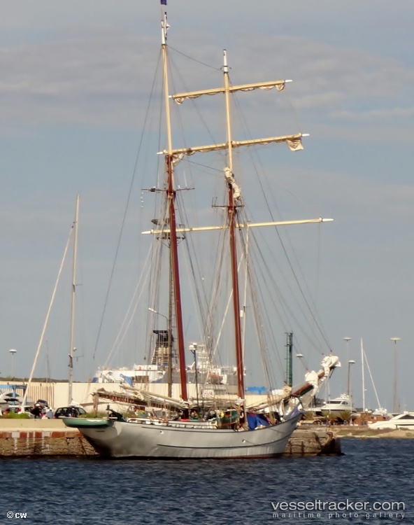 Sir-Robert-B.-P. - Passenger Ship vessel