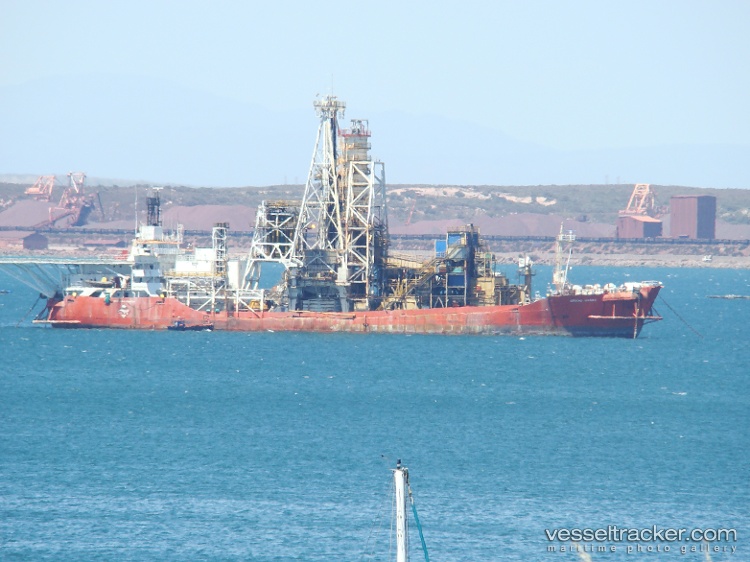 Grand-Banks - Dredger vessel