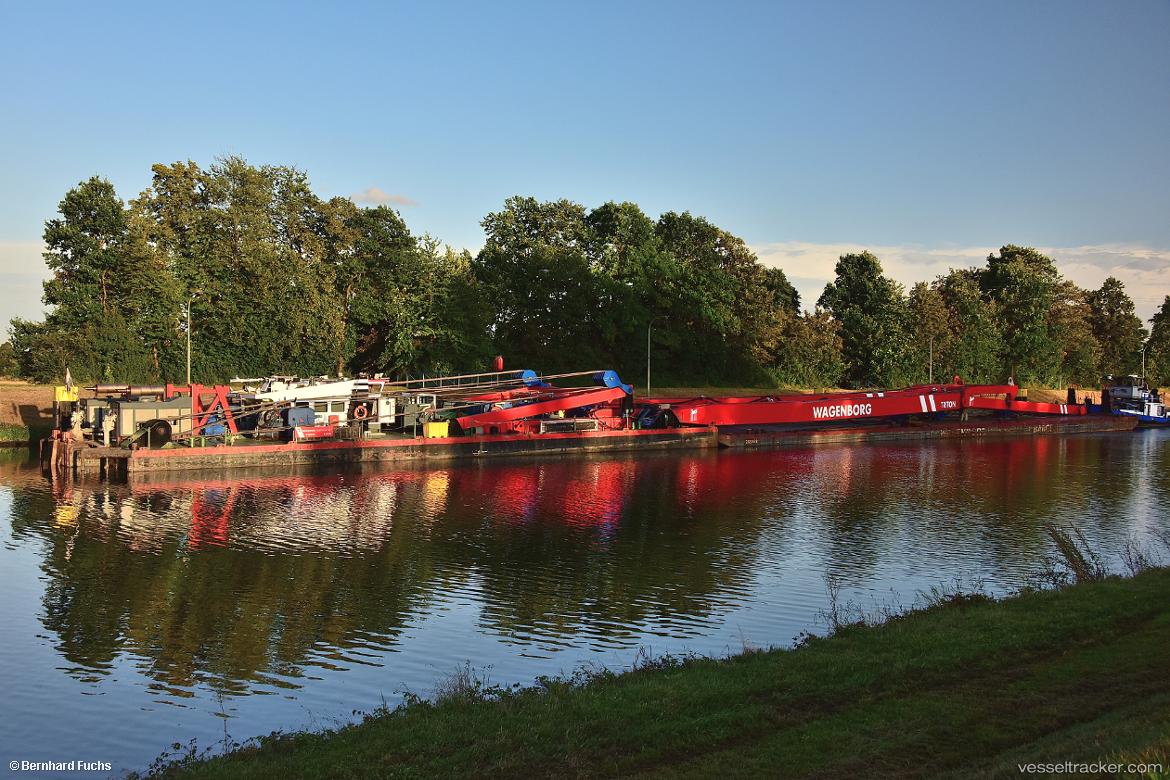 Triton - Crane Ship vessel
