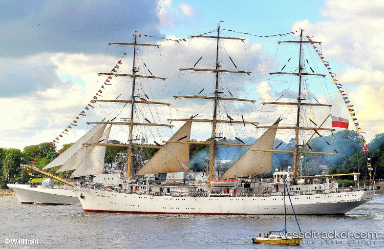Dar-Mlodziezy - Sailing Vessel vessel