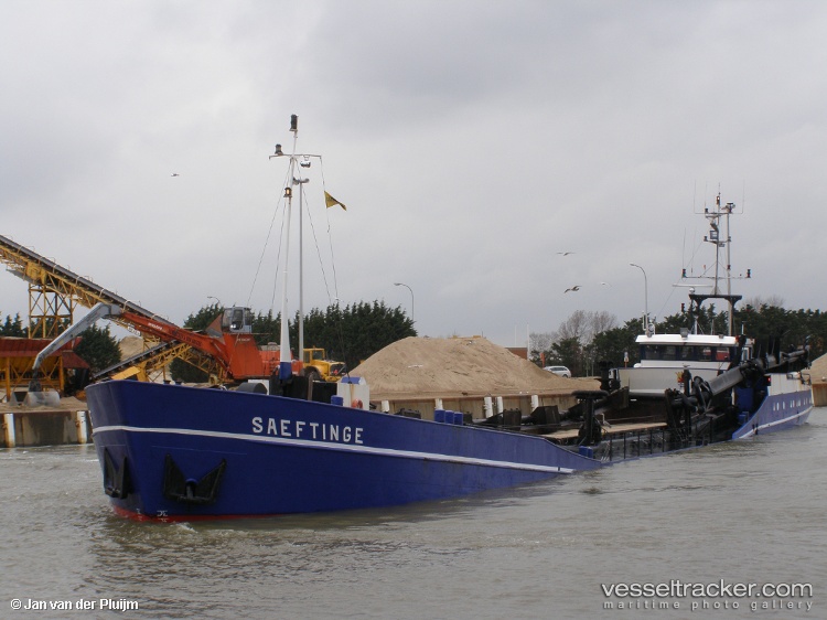 Lough-Foyle - Hopper Dredger vessel