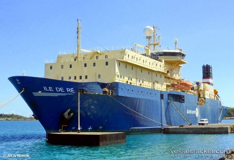 Ile-De-Re - Cable Layer vessel