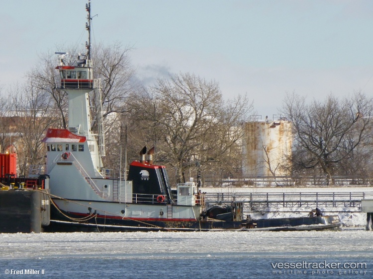 Genesis-Freedom - Tug vessel