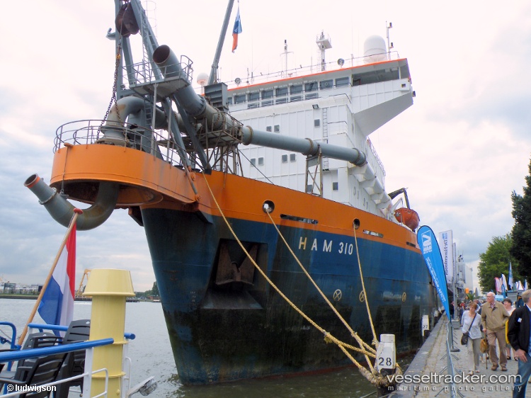 Petunia - Hopper Dredger vessel