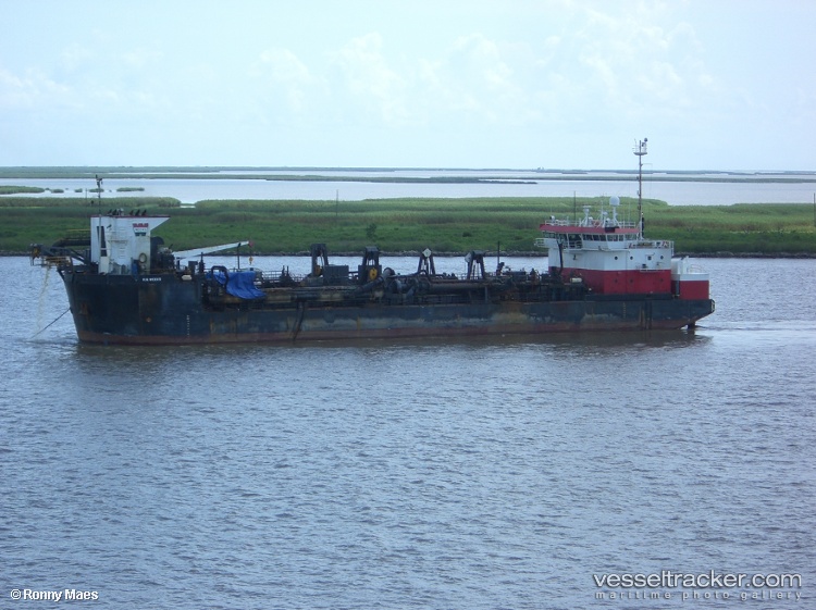 Rn-Weeks - Hopper Dredger vessel