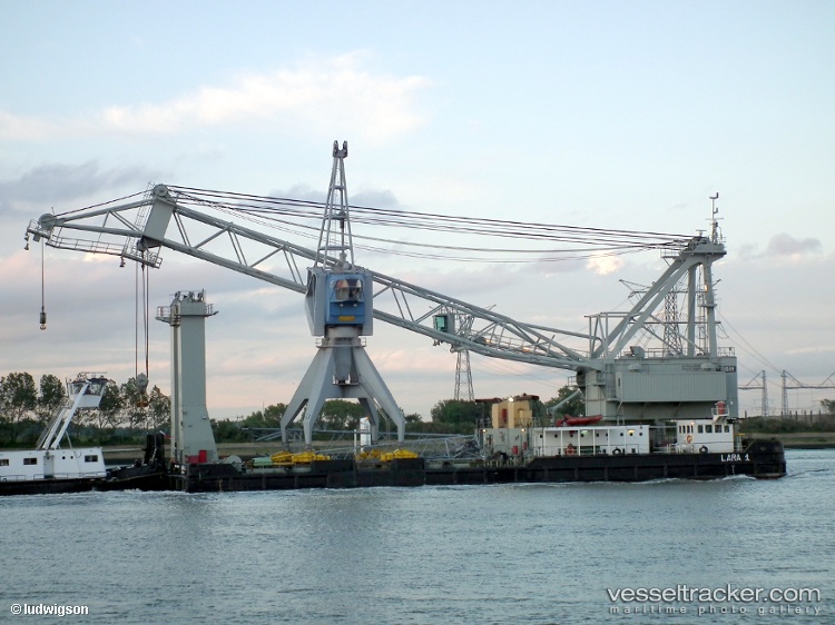 Lara-1 - Crane Ship vessel