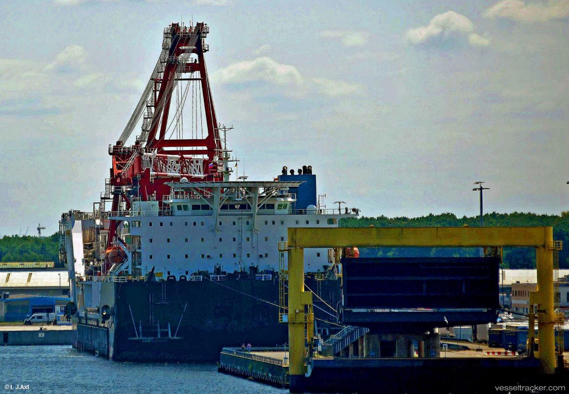 Fortuna - Pipe Layer vessel