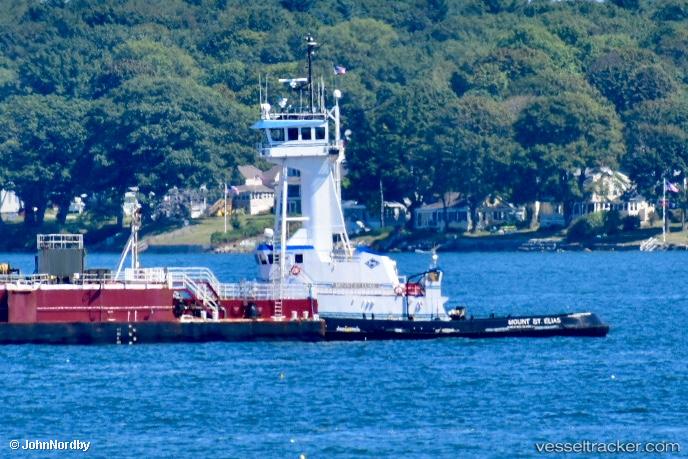 Mount-St-Elias - Tug vessel