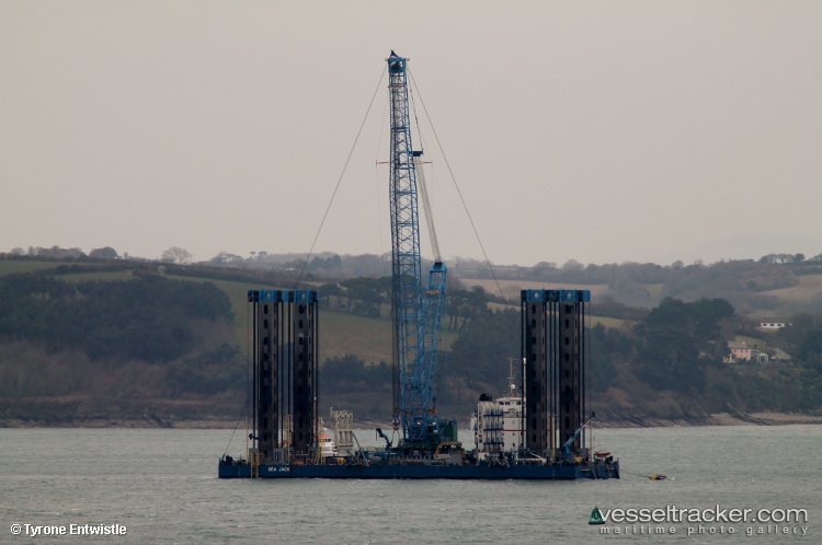 Razeen1 - Service Ship vessel