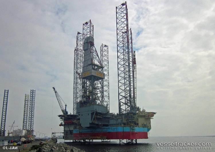 Noble-Resolute - Service Ship vessel