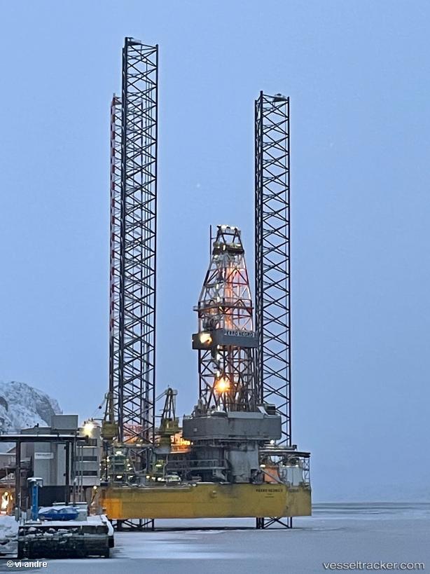 Perro-Negro-8 - Hopper Dredger vessel