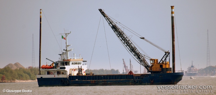 Kamen-Veliki - Hopper Dredger
