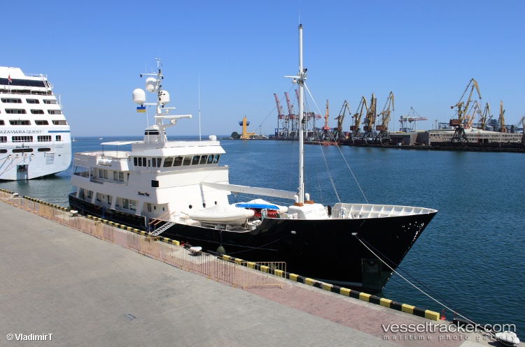 Mv-Pioneer - Service Ship vessel