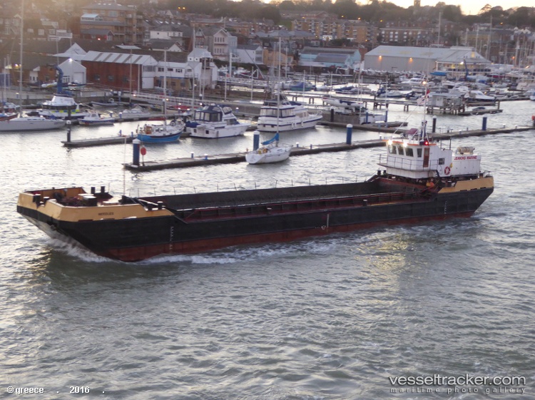 Needles - Dredger vessel