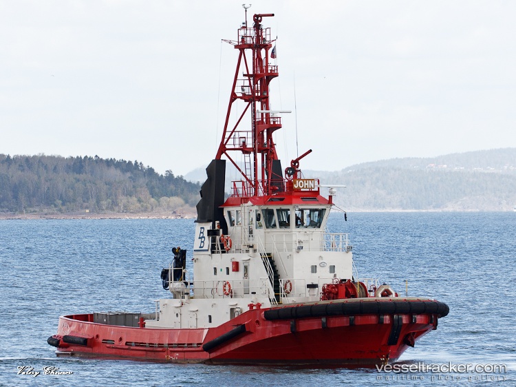 John - Tug vessel