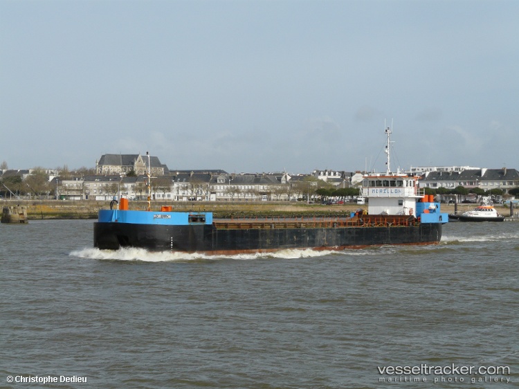 Omarsub-Tres - Hopper Dredger