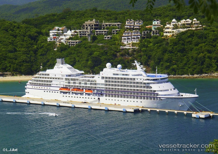 Seven-Seas-Navigator - Cruise Ship vessel