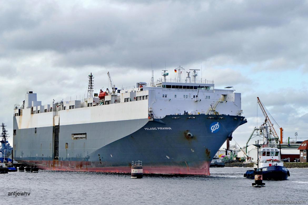 Piranha - Vehicles Carrier vessel