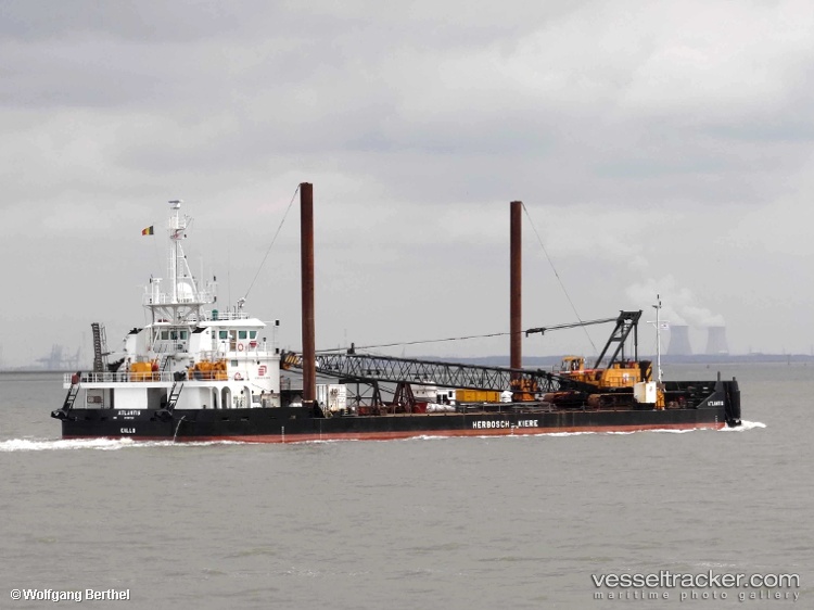 Atlantis - Dredger vessel