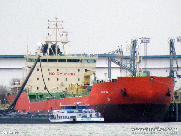 Frachtis - Oil Products Tanker vessel