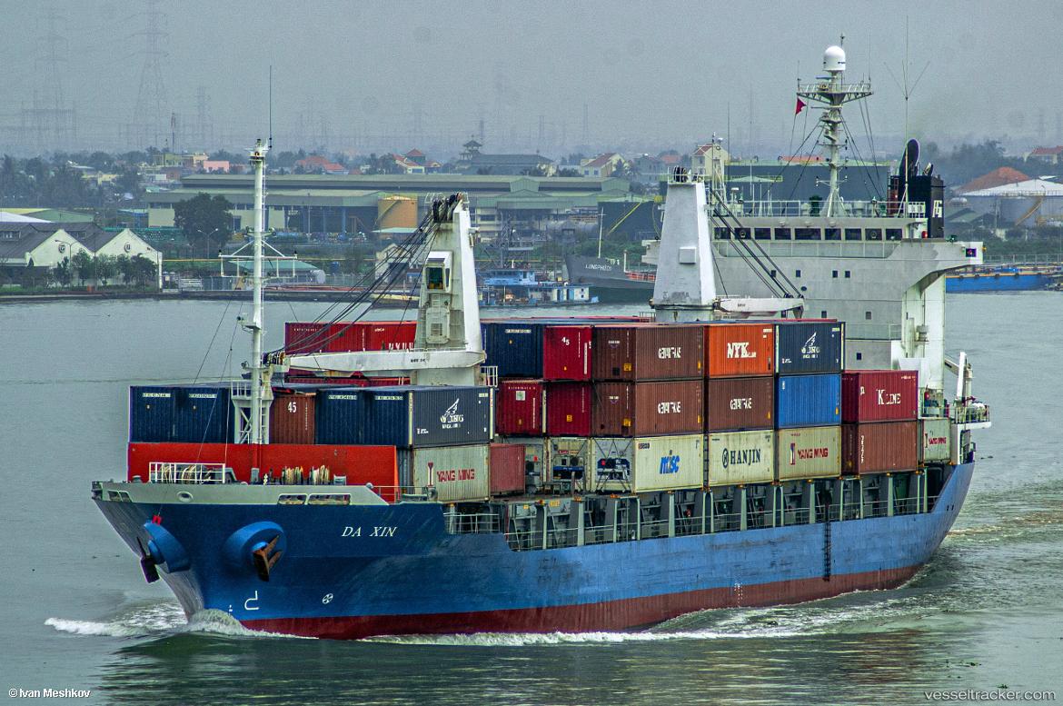 Km-Tanto-Raya - Container Ship