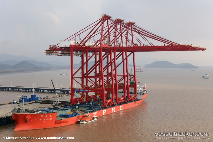 Zhen-Hua-31 - Heavy Load Carrier vessel
