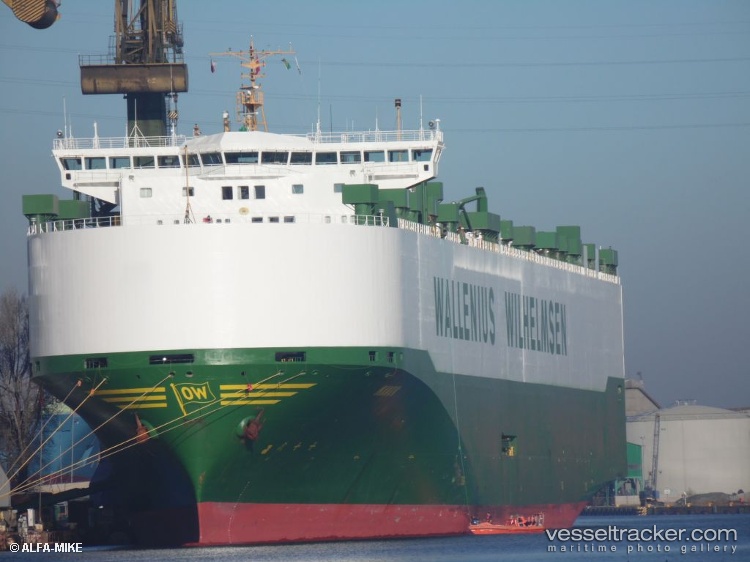 Manon - Vehicles Carrier