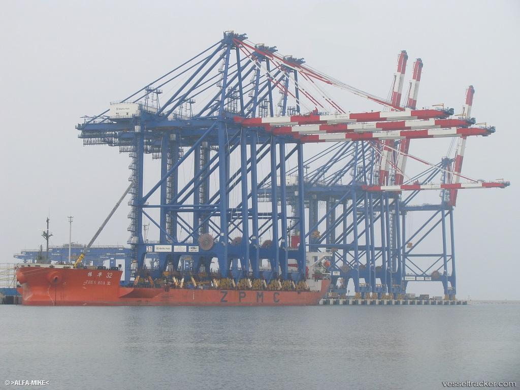 Zhen-Hua-32 - Heavy Load Carrier vessel