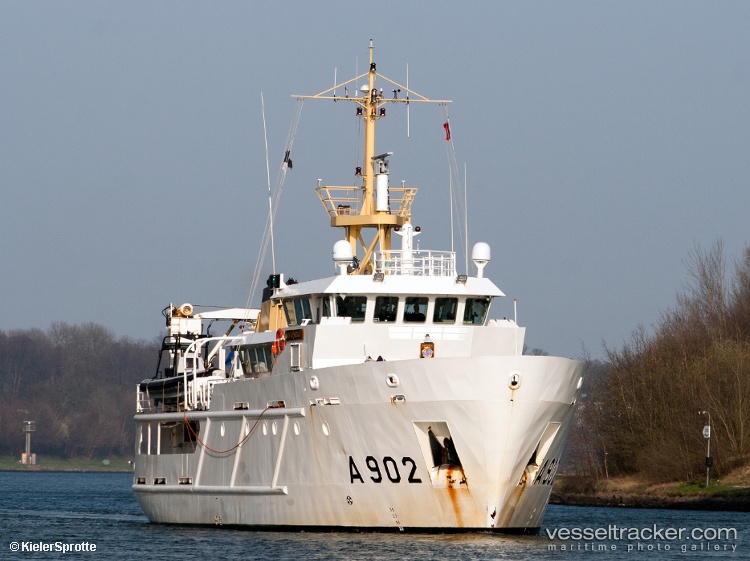 Van-Kinsbergen - Training Ship vessel