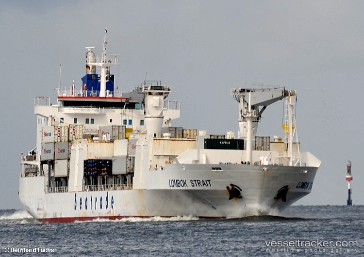 Lombok-Strait - Refrigerated Cargo Ship vessel
