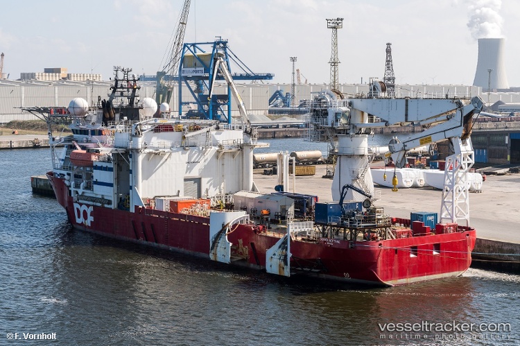 Skandi-Neptune - Cable Layer vessel