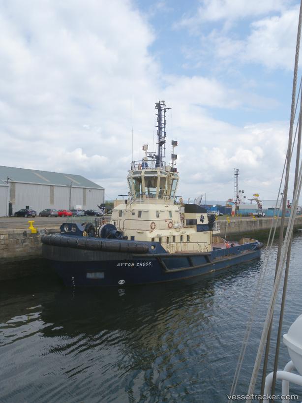 Ayton-Cross - Tug vessel