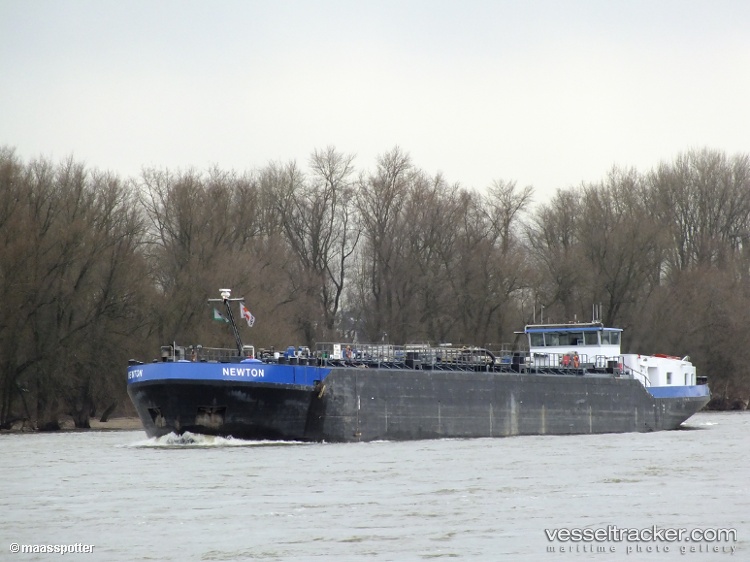 Piz-Alv - Chemical Oil Products Tanker vessel