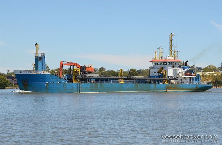 Riverside-Resolute - Hopper Dredger vessel