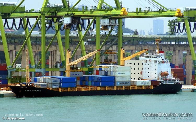 Kr-Celebes - Container Ship