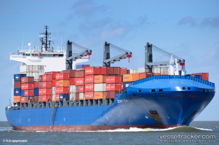 Independent-Primero - Container Ship vessel