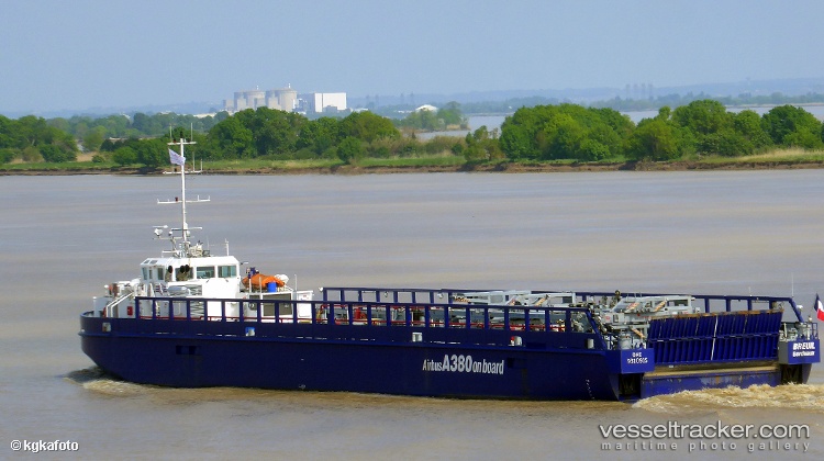 A380 - Deck Cargo Ship vessel