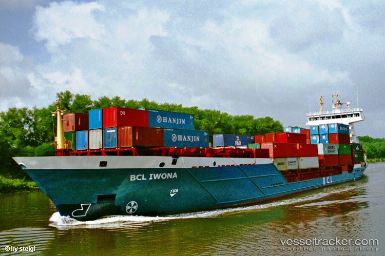 Louise-Borchard - Container Ship vessel