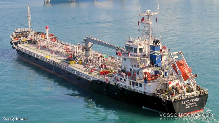 Leadership - Oil Products Tanker vessel