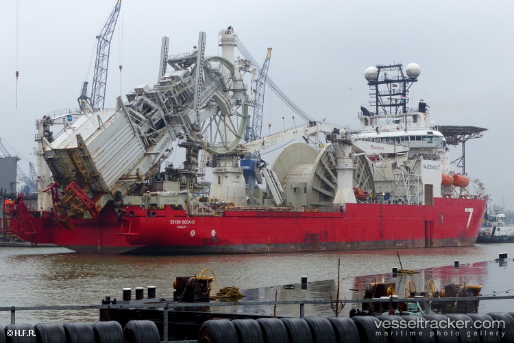 Seven-Oceans - Pipe Layer vessel