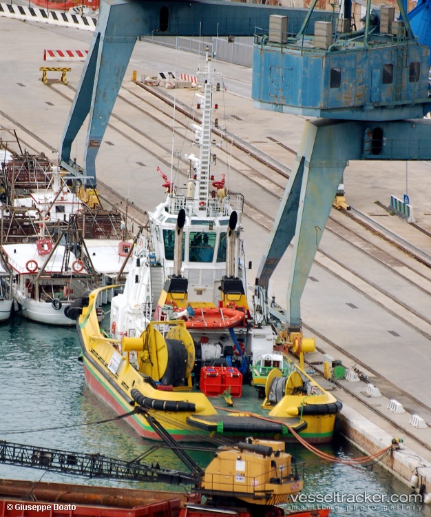 Esino - [tug.fire_fighting_tug] vessel