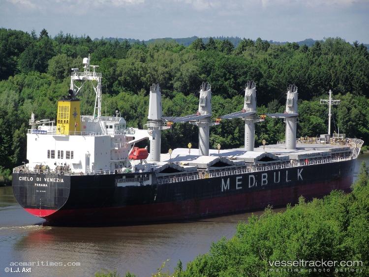 Manta-Zuhal - General Cargo Ship
