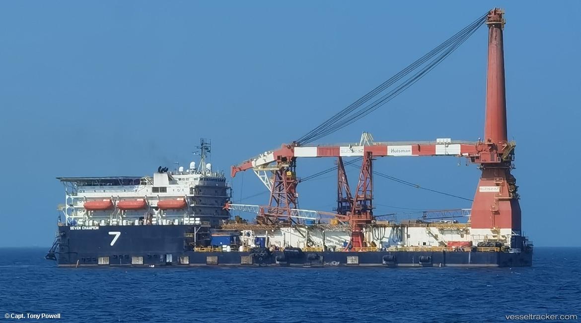 Seven-Champion - Pipe Layer vessel