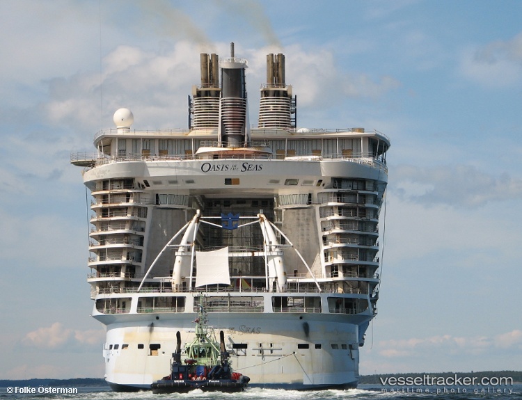 Oasis-Of-The-Seas - Cruise Ship