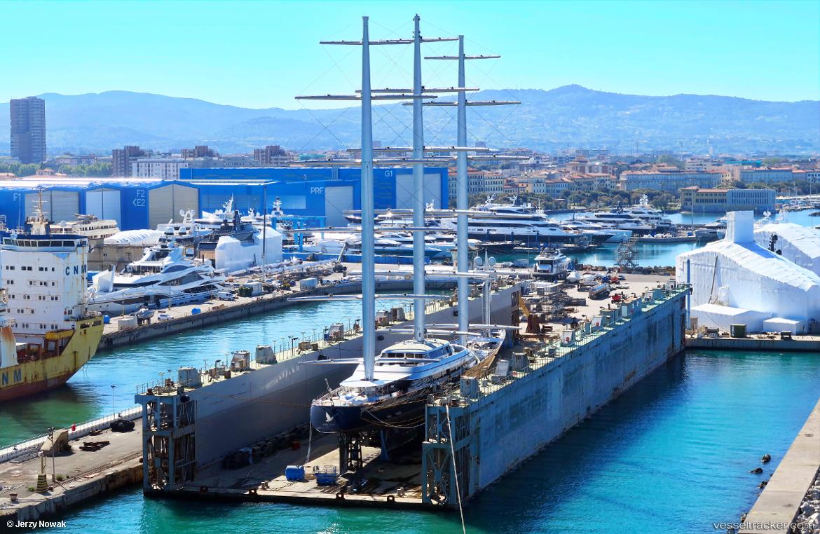 Maltese-Falcon - Service Ship vessel