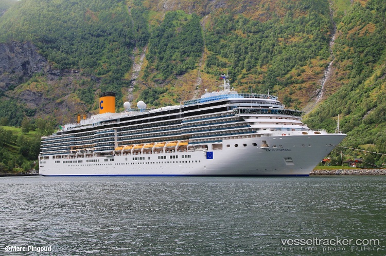 Carnival-Luminosa - Cruise Ship vessel